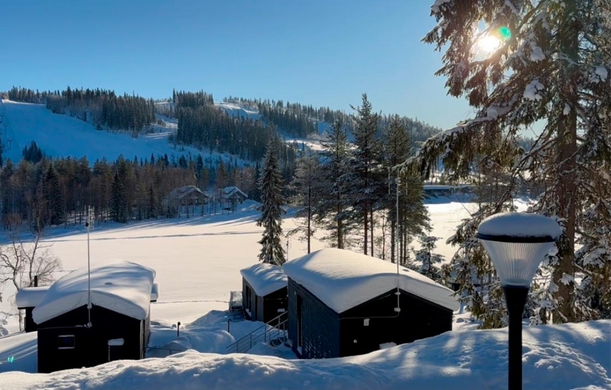 Tutustu Mika ja Maria Aarisen Ukkohallassa sijaitsevaan lomakylä Rakkarantaan